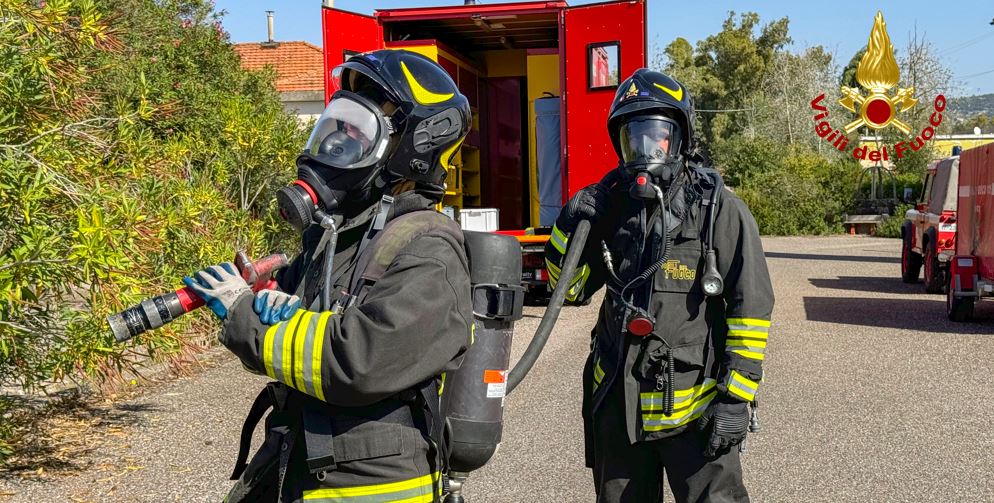 Tre incendi nella Capitale, evacuata una palazzina. Chiusa la Pontina all’uscita Tor De’ Cenci-Spinaceto. Treni, sospesa la cricolazione sulla Roma-Fiumicino aeroporto