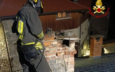 Vezza d’Oglio: a fuoco una canna fumaria