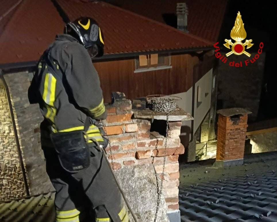 Vezza d’Oglio: a fuoco una canna fumaria