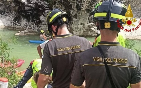 Fossombrone. Colto da malore nel sentiero delle Marmitte dei Giganti, intervento di vigili del fuoco e sanitari