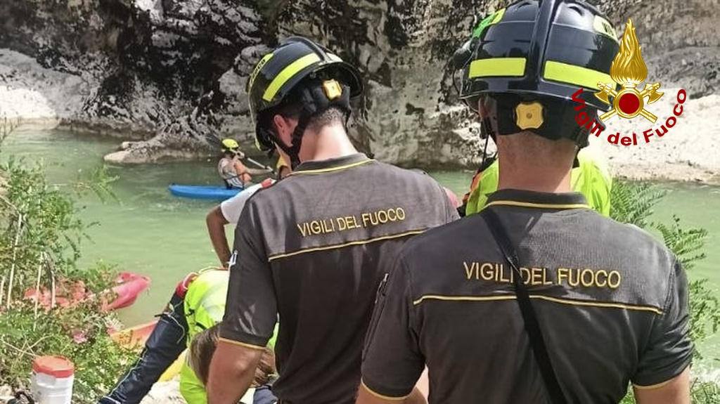 Fossombrone. Colto da malore nel sentiero delle Marmitte dei Giganti, intervento di vigili del fuoco e sanitari