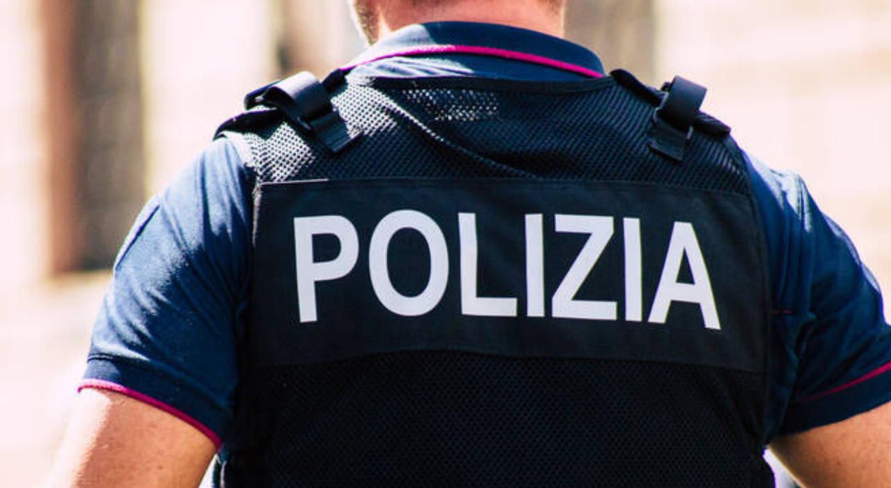 27enne ruba in un bar a Torino e picchia la barista: arrestato da un poliziotto fuori servizio