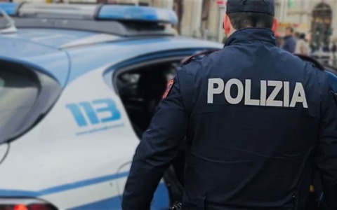 A 16 anni uccide la madre a pugni, la telefonata ore prima dell’aggressione
