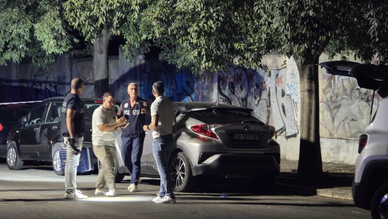 Agguato in centro, 30enne ucciso a colpi di pistola / VIDEO-RACCONTO