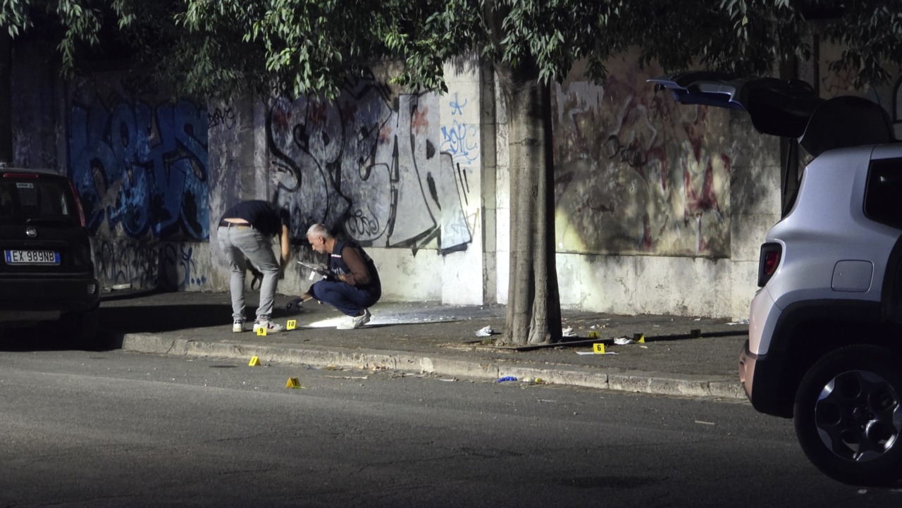 Omicidio nel centro di Latina, 30enne ucciso a colpi di pistola / VIDEO-RACCONTO