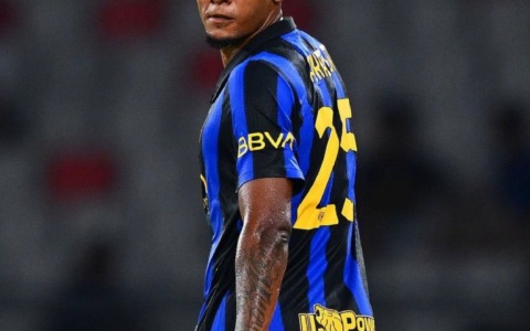 Inter, Akanji verso la panchina per la sfida al Napoli