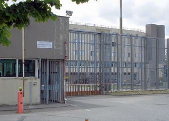 Altro incendio nel carcere Izzo, i sindacati: “Situazione insostenibile”