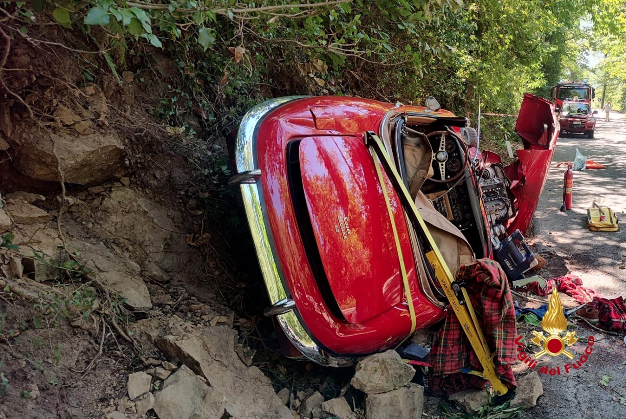 Auto fuori strada, perde la vita un turista inglese