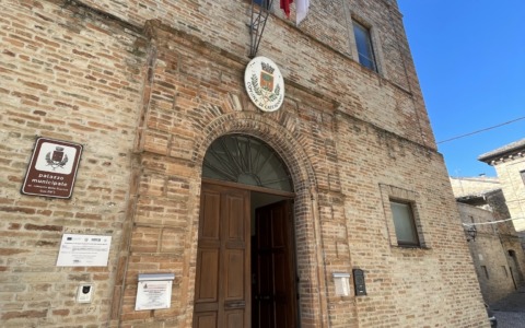 Bagno vandalizzato a Castignano, tre ragazzi si assumono la responsabilità