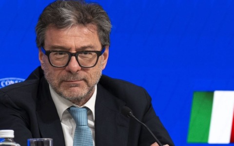 Bilancio Giorgetti da Cernobbio: “Non saremmo stati dei fenomeni, ma la barca continua a galleggiare”