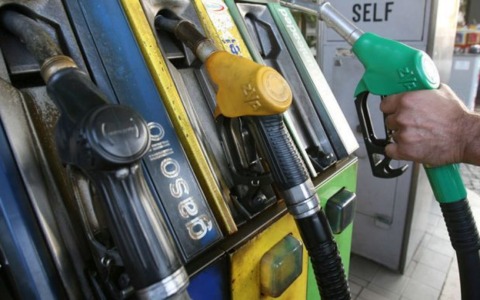 Carburanti, nuovo rialzo per benzina e gasolio