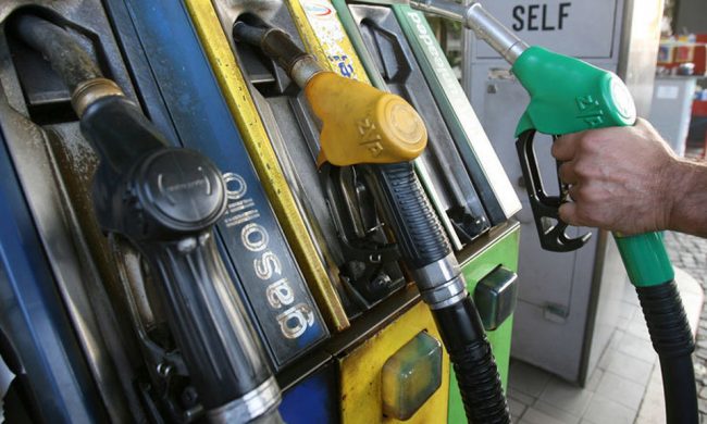 Carburanti, nuovo rialzo per benzina e gasolio