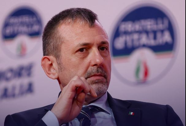 Caso Cospito, la condanna di Delmastro. Per i giudici: “Consegno’ informazioni segrete a Donzelli per finalità politica”