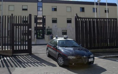 Crack e cocaina nell’immobile del Comune occupato, arrestato un uomo