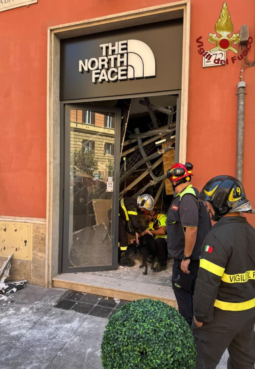 Crollato solaio in una palazzina in via Cola di Rienzo