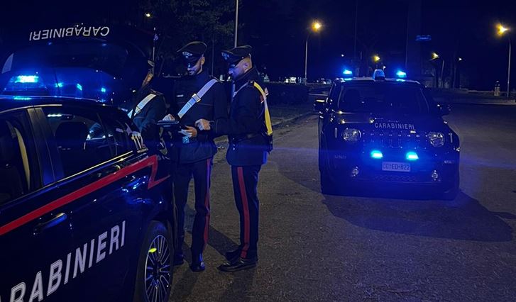Detenzione di armi e droga, 6 denunce