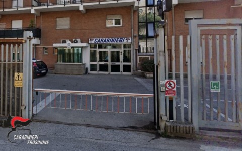 Donna minaccia il suicidio dopo una truffa, salvata