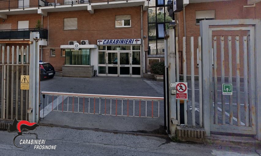 Donna minaccia il suicidio dopo una truffa, salvata