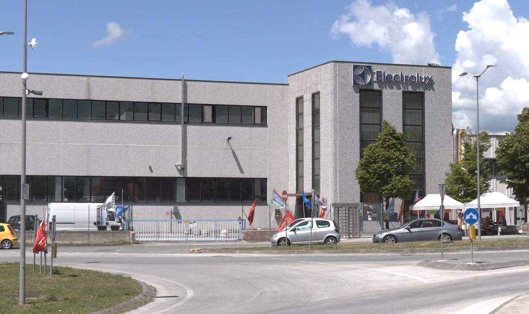 Electrolux non cede e conferma la chiusura di Cerreto d’Esi. i sindacati proclamano sciopero nazionale