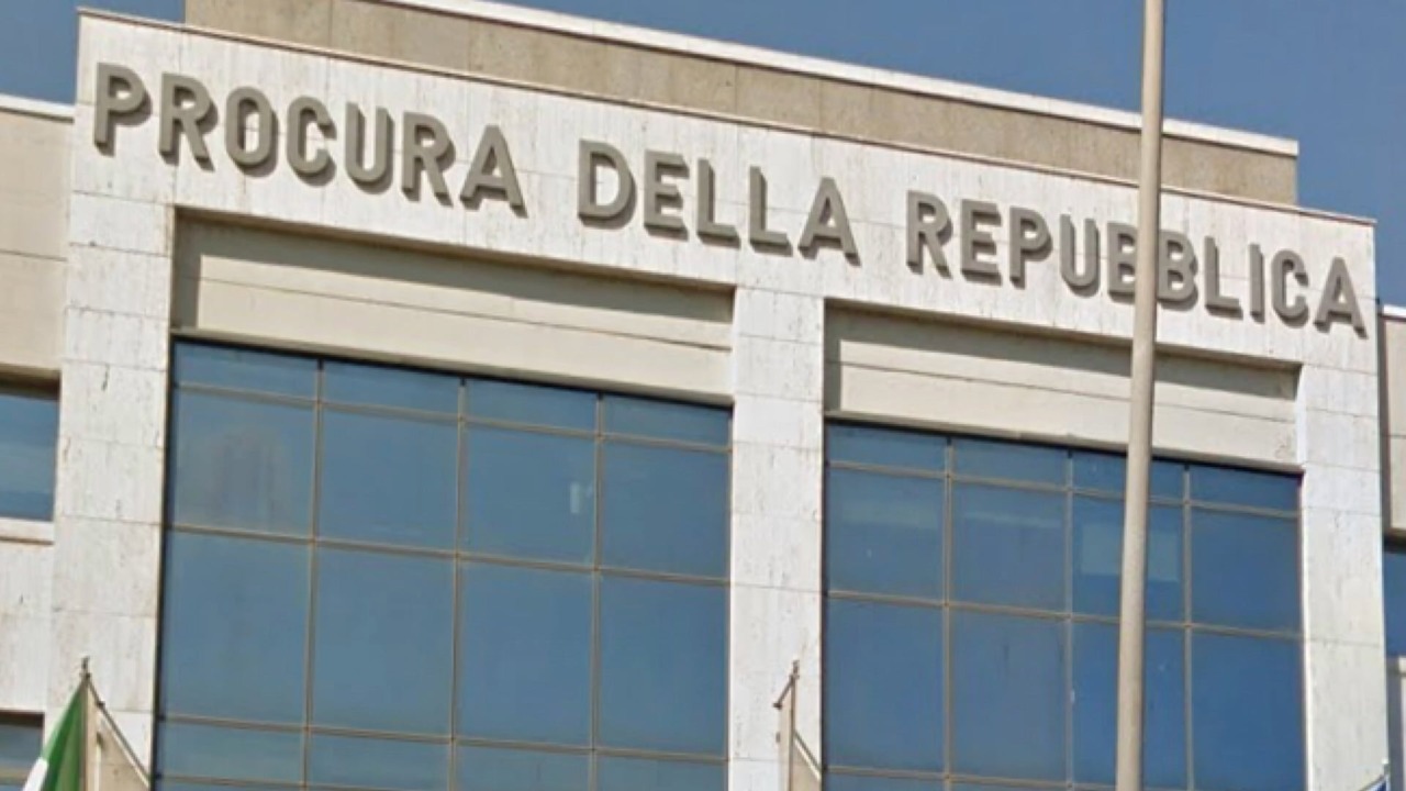 ‘False certificazioni per non accedere ai Cpr’: cinque medici coinvolti a Bologna