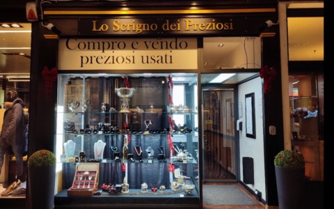 Gioielleria svaligiata a Massa, bottino da 200mila euro