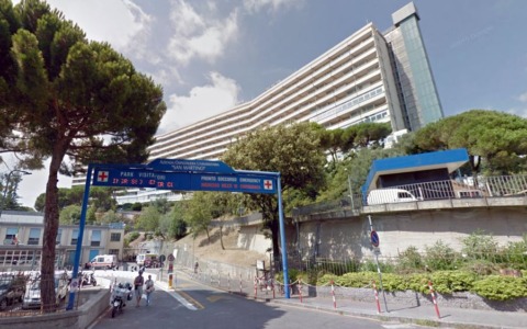 Giovane di 17 anni gravissimo al San Martino di Genova dopo schianto in moto