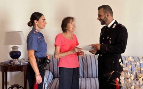 I carabinieri restituiscono 45.000 euro a un’anziana vittima di truffa