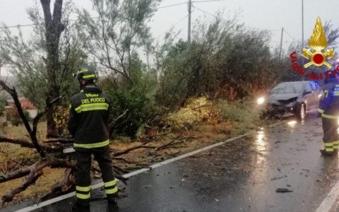 Il maltempo è arrivato. Pioggia, grandine e vento sulle Marche
