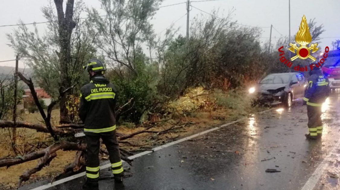 Il maltempo è arrivato. Pioggia, grandine e vento sulle Marche