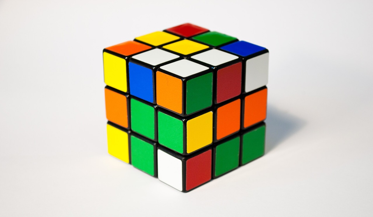 In Cina bimbo di sei anni completa il cubo di Rubik in 4,27 secondi