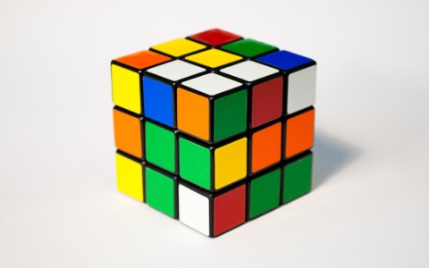 In Cina bimbo di sei anni completa il cubo di Rubik in 4,27 secondi