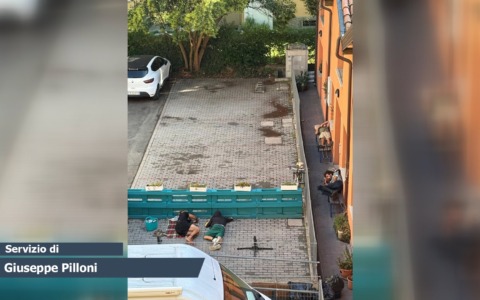 In via Carracci a Bologna il luogo dove si consuma crack
