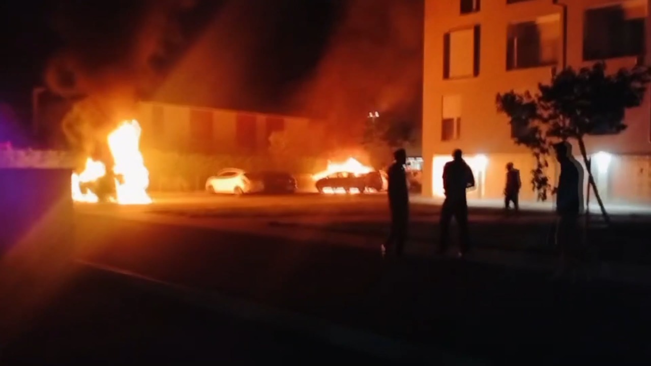 Incendio e stalking a un collega di lavoro, tre a giudizio a Bologna