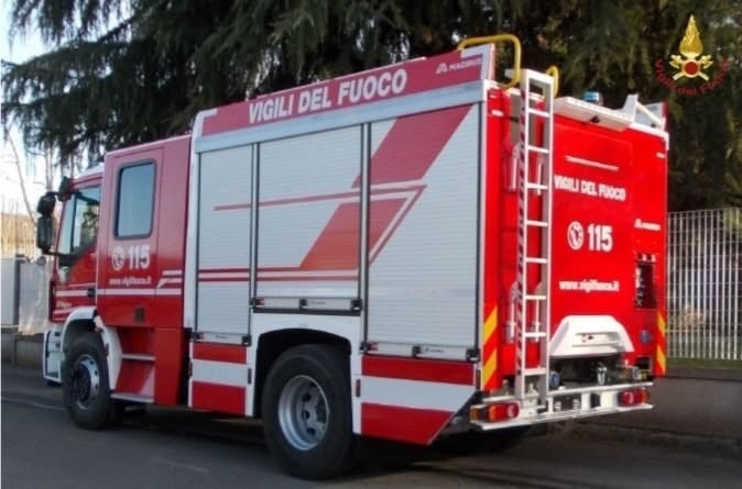 Incendio, evacuato il parco acquatico