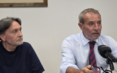 Inchiesta chioschi, Secci incontra i giornalisti: “Sono stati mesi duri, ho sempre agito con correttezza”. Archidiacono: “Secci non doveva essere arrestato” / LE INTERVISTE