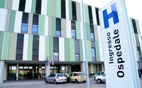 Incidente sull’A11, quattro veicoli coinvolti: grave un 29enne