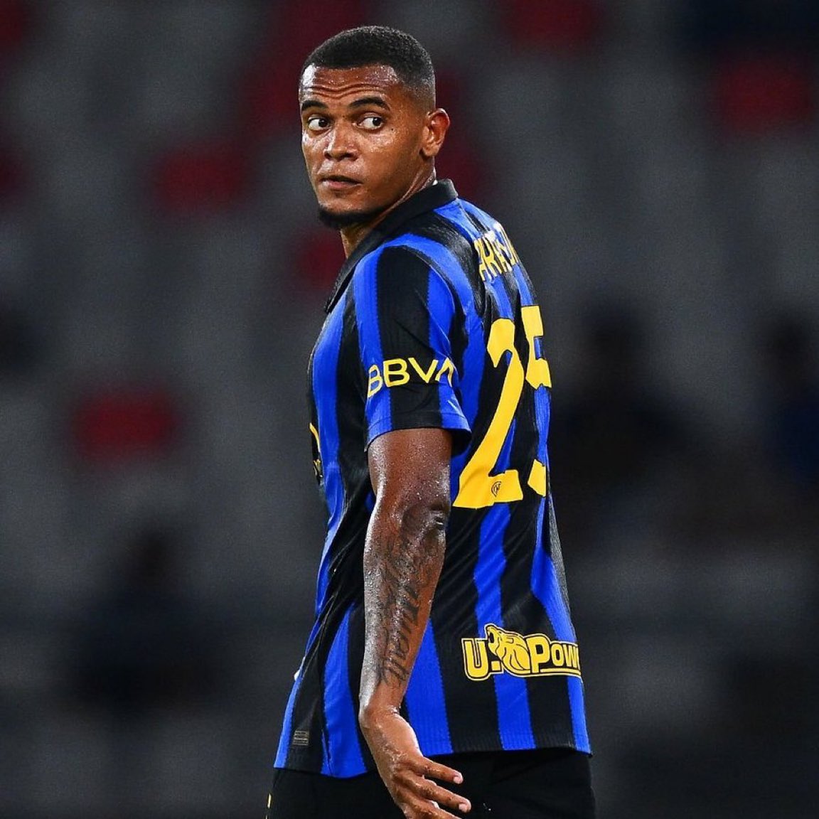 Inter, ora Akanji rischia il posto: Chivu pensa a Bisseck