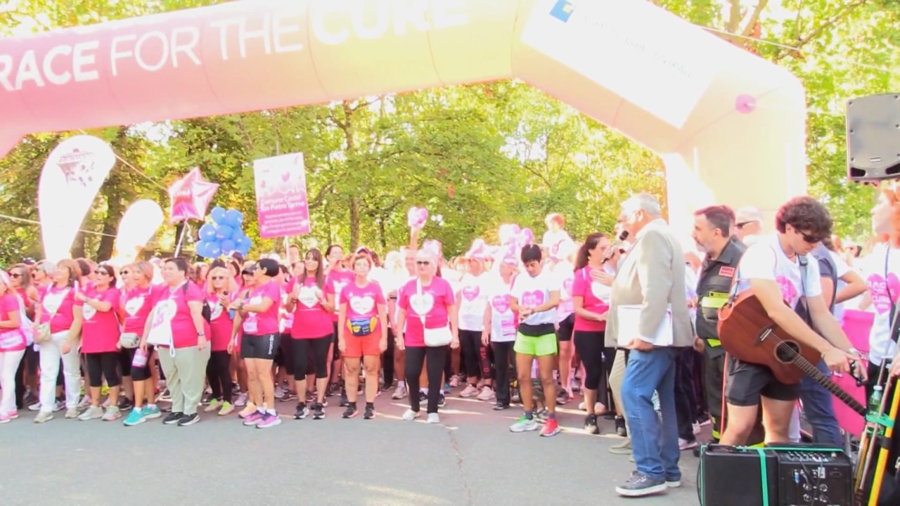 La carica dei 20mila alla ‘Race for the Cure’: Bologna si tinge di fucsia per la prevenzione