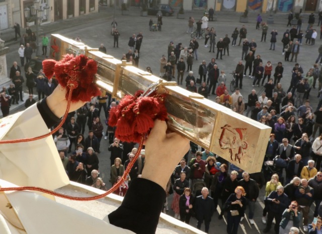 La città si prepara alla esposizione della Sacra Cintola di Maria