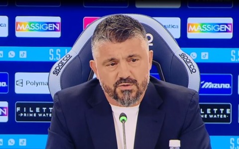 La Lazio impiega un tempo, poi regola il Venezia (2-0) e torna prima insieme a Roma e Inter
