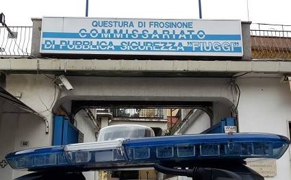 Lite tra condomini, lancia dal balcone vasi contro il furgone dell’altro