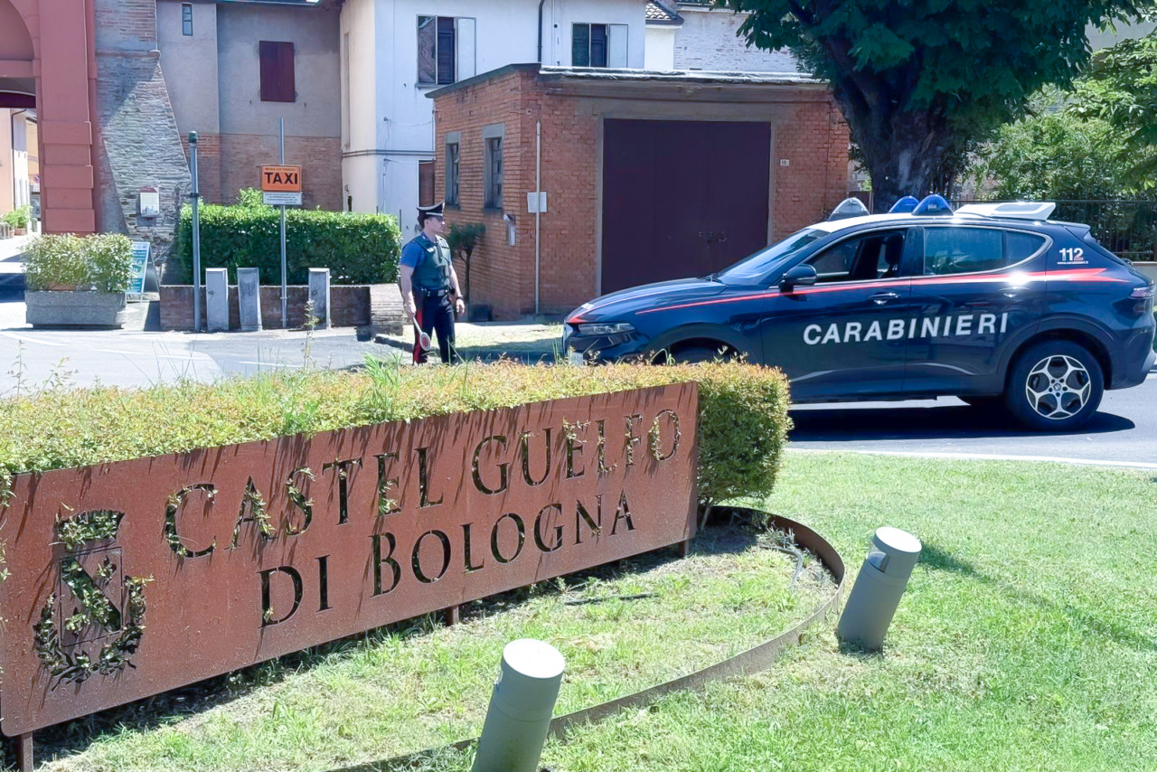 Manutenzione di un macchinario in una azienda, ferito operaio 31enne