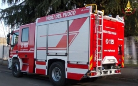 Nuovo incendio a Borgo Piave: fiamme nei capannoni e Pontina bloccata verso Roma