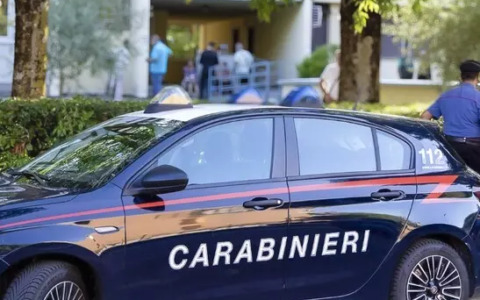 Omicidio ad Imola: 78enne trovato morto. A fianco la moglie sporca di sangue