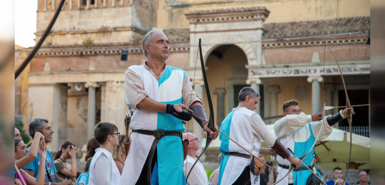 Palio delle Contrade, vince Castello con l’arciere Bruno Pezza