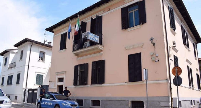 Perseguita una famiglia residente dello stesso condominio, denuncia