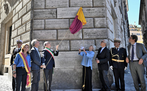 Piazza Navona, scoperta la targa in ricordo di Marco Pannella