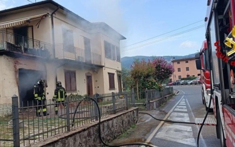 Pistoia, incendio in un’autorimessa: locali inibiti
