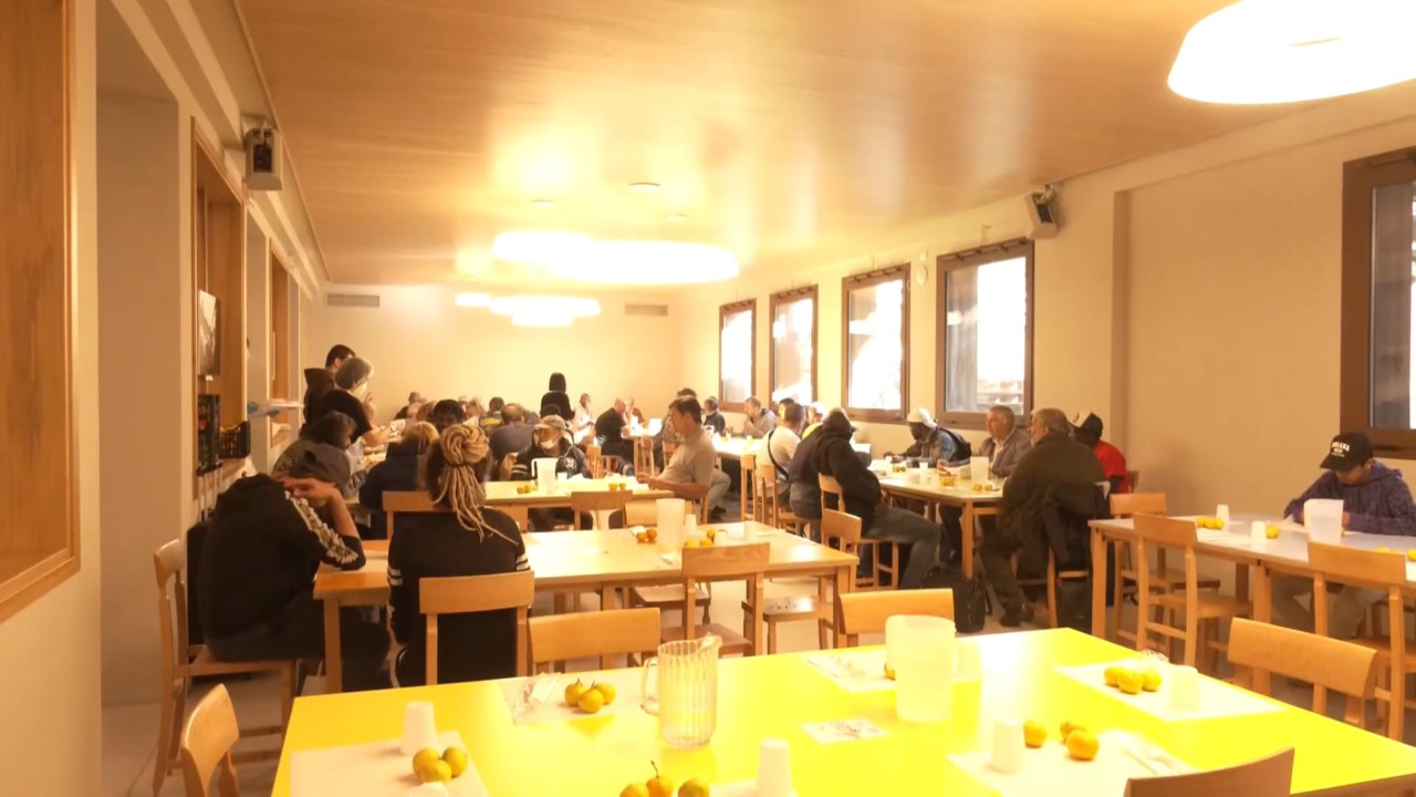 Povertà, cresce il numero delle persone accolte alla mensa dell’Antoniano