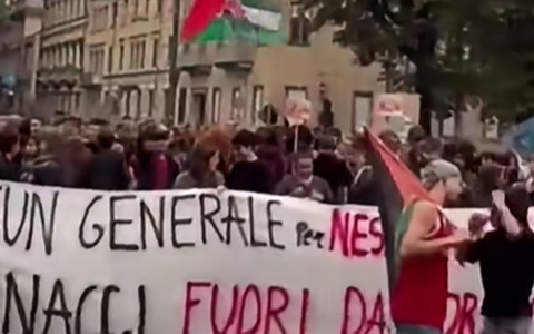 Presidio antifascista a Torino durante il convegno con Vannacci